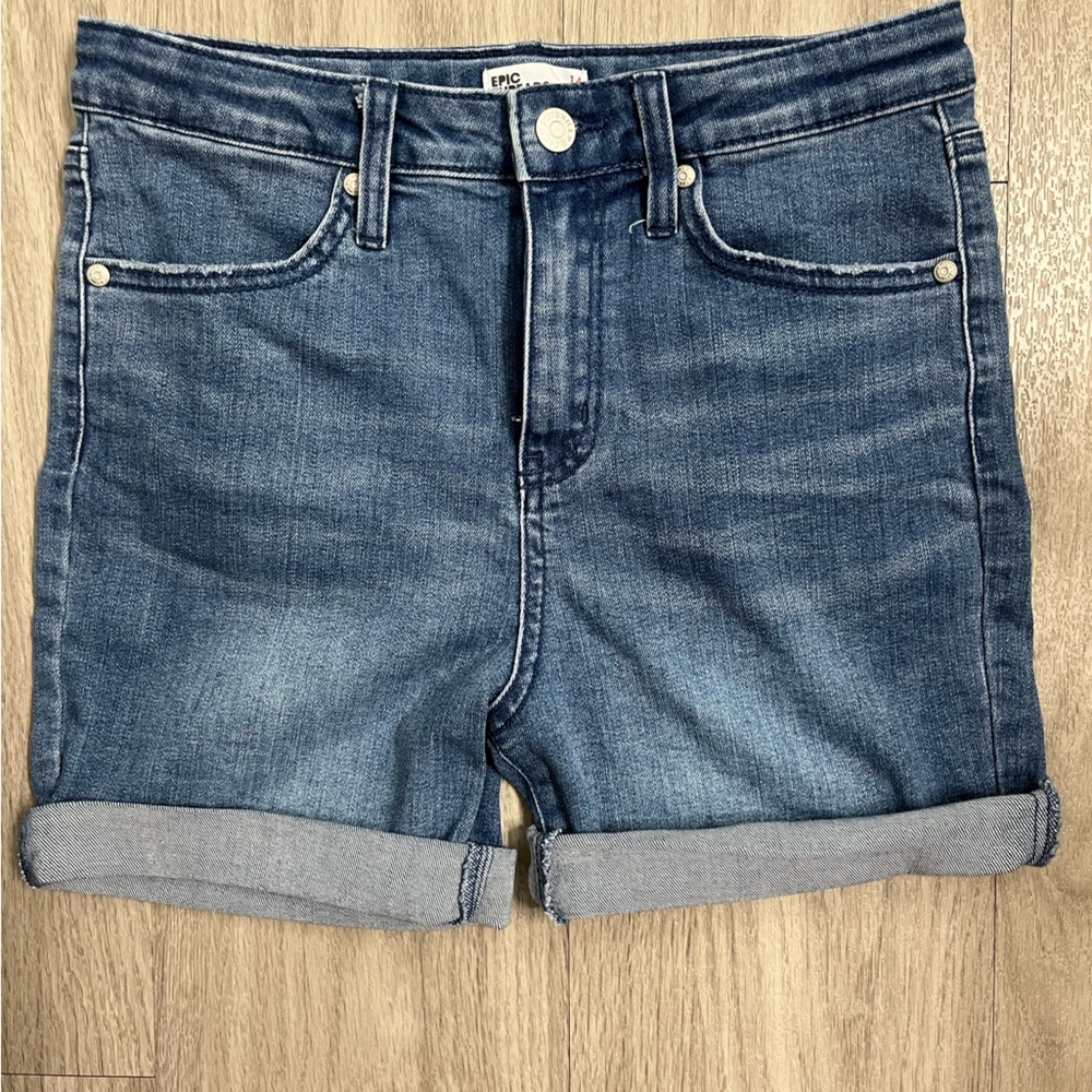 NWOT Epic Threads Blue Denim Shorts Medium-Blue Wash